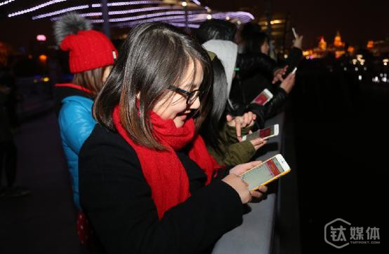 1800万人参与的红包照片 如何避免成传黄利器？